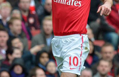 Mirror: Arsenal i United počeli pregovore oko Van Persieja