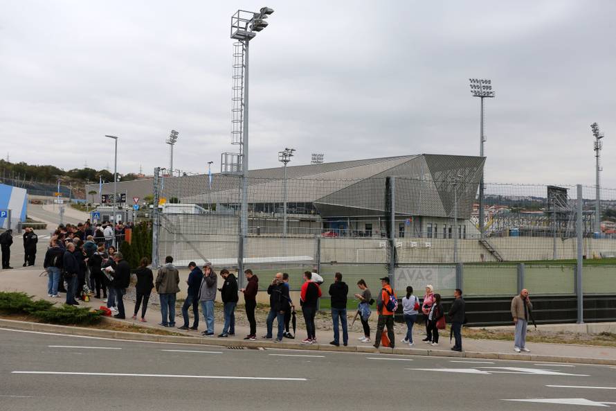 Redovi na Rujevici od 5 ujutro: Zapad rasprodan u pet minuta!