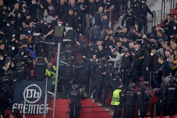 Sevilla: Specijalna policija intervenirala na utakmici GNK Dinamo - FC Sevilla