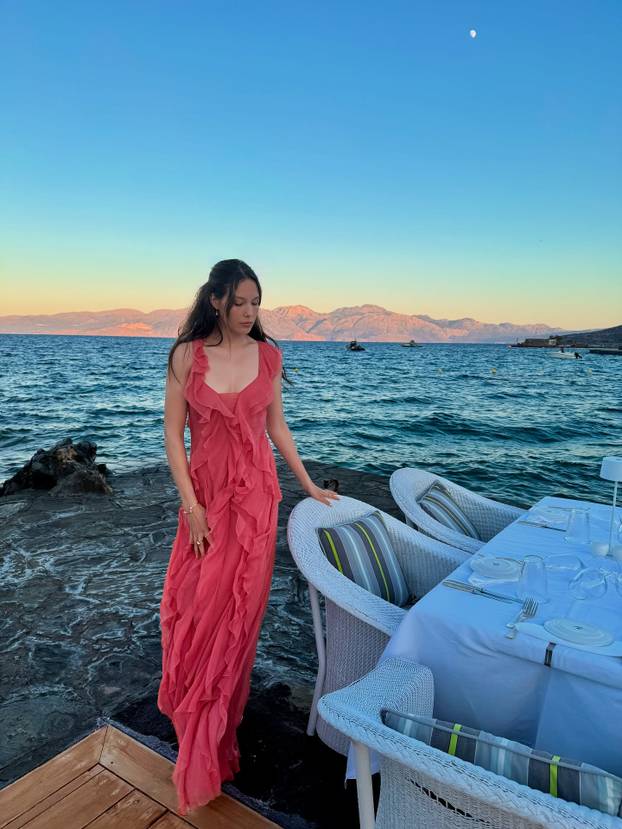 FOTO Ova olimpijka može sve. Na skijama osvaja medalje, a u tangicama podsjeća da je model