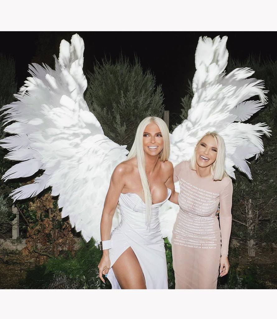 Karleuša navlačila haljinu da ne pokaže grudi, gaćice nije imala?