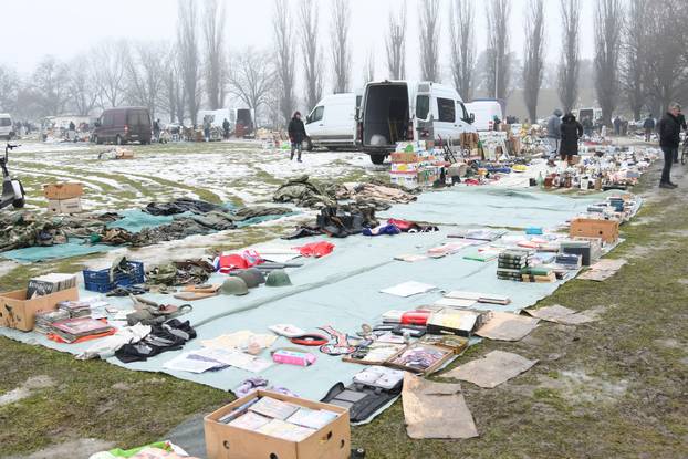 Koprivnica: Zimski uvjeti smanjili broj prodavača na koprivničkom buvljaku