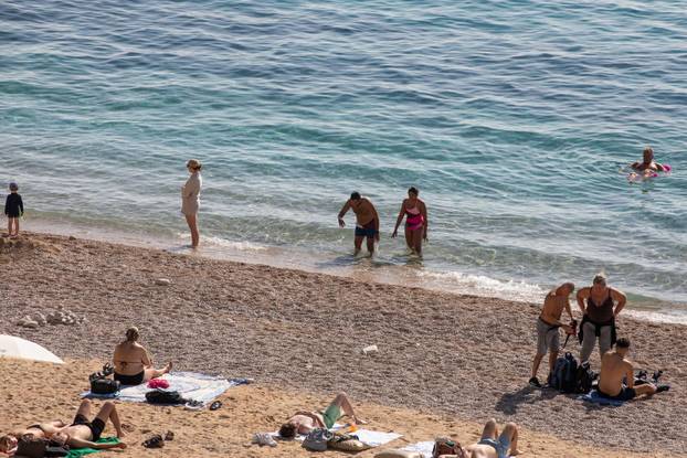 Dubrovnik: Lijepo i toplo vrijeme još uvijek grije turiste na jugu Hrvatske