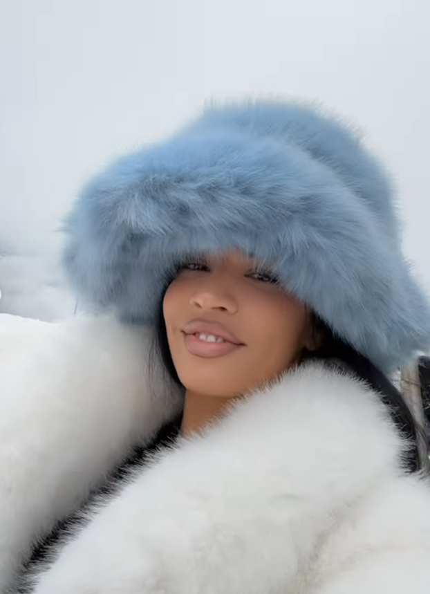 FOTO Ivana Knoll uživala u snježnoj Švicarskoj: Zapalila atmosferu pa uskočila u bazen