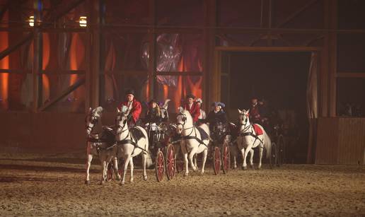 FOTO Bo&zcaron;i&cacute;na magija: Bal lipicanca odu&scaron;evio posjetitelje