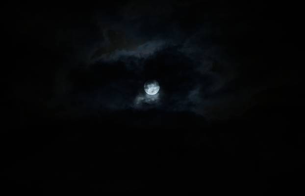 Pun mjesec iznad Zagreba 