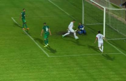 VIDEO U četvrtak igra protiv Hajduka, a sad je nasmijao sve: Srbin ušetao s loptom u gol