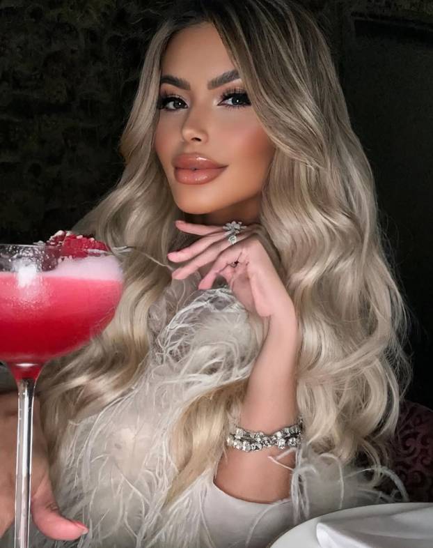 Potrošila milijun eura na izgled! 'Toliko sam lijepa da imam zabranu na dejt aplikacijama'