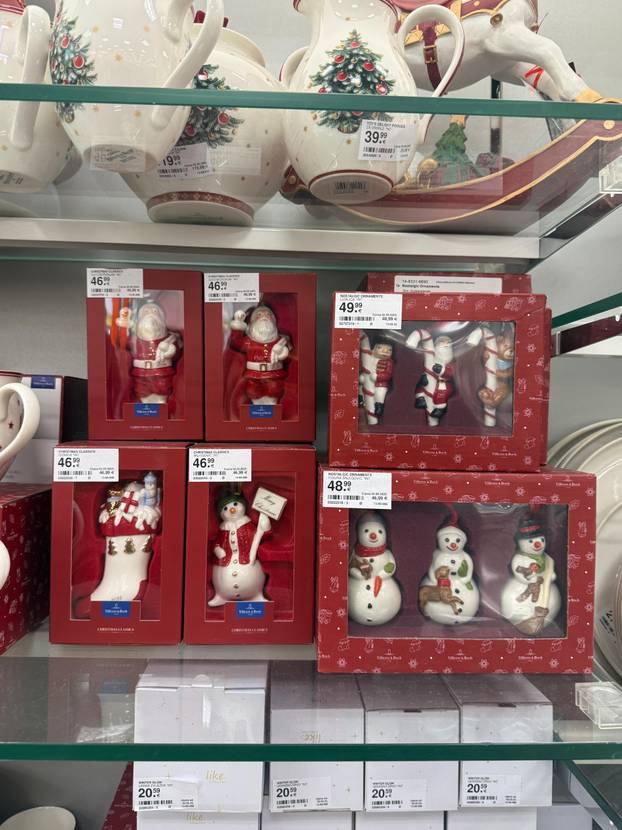 FOTO Trgovci su izvukli božićne ukrase! Pogledajte što se nudi, snježne kugle idu i za 74 eura...