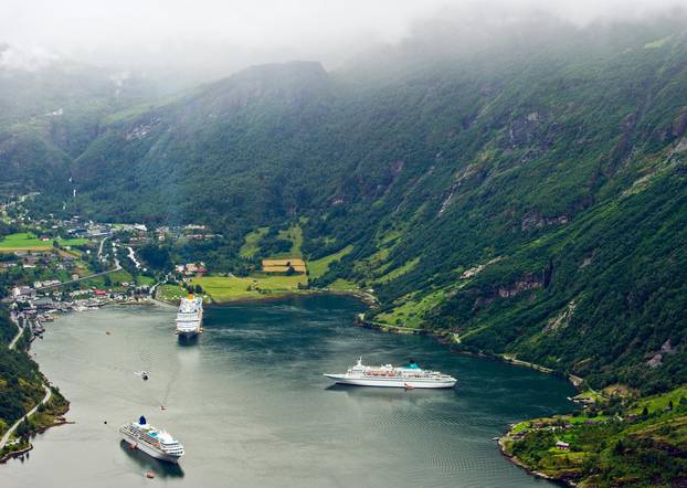 Geiranger: Brod Queen Elizabeth uplovio u norveški fjord Geiranger