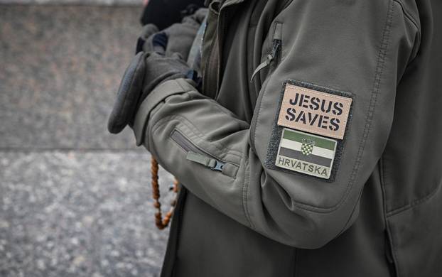 Zagreb: Molitelji i prosvjednici na Trgu bana Jelačića