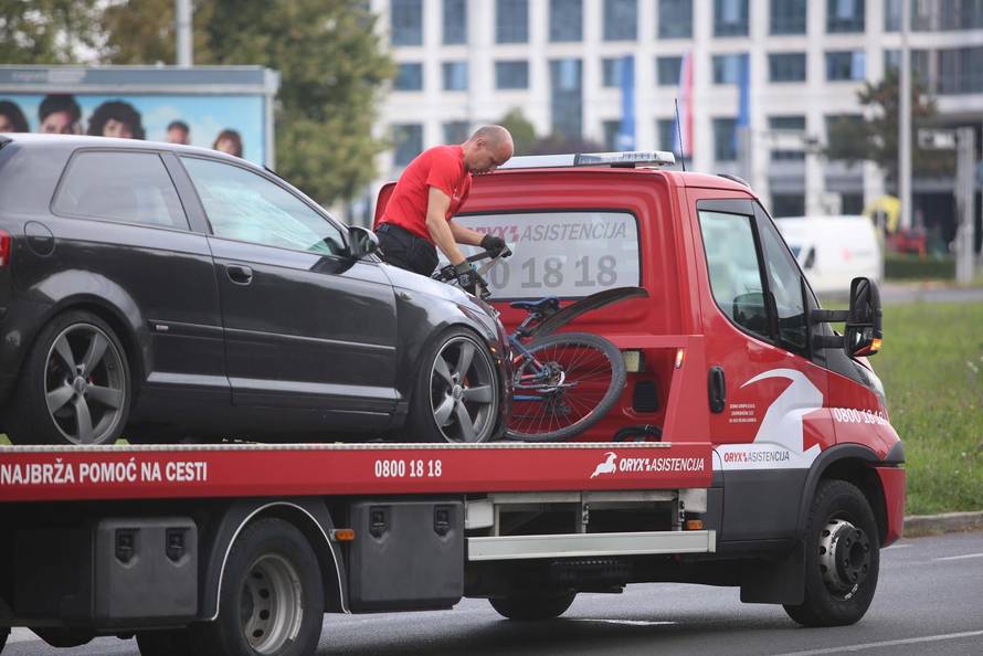 Zagreb: Autom naletio na biciklista nedaleko od Avenue Malla