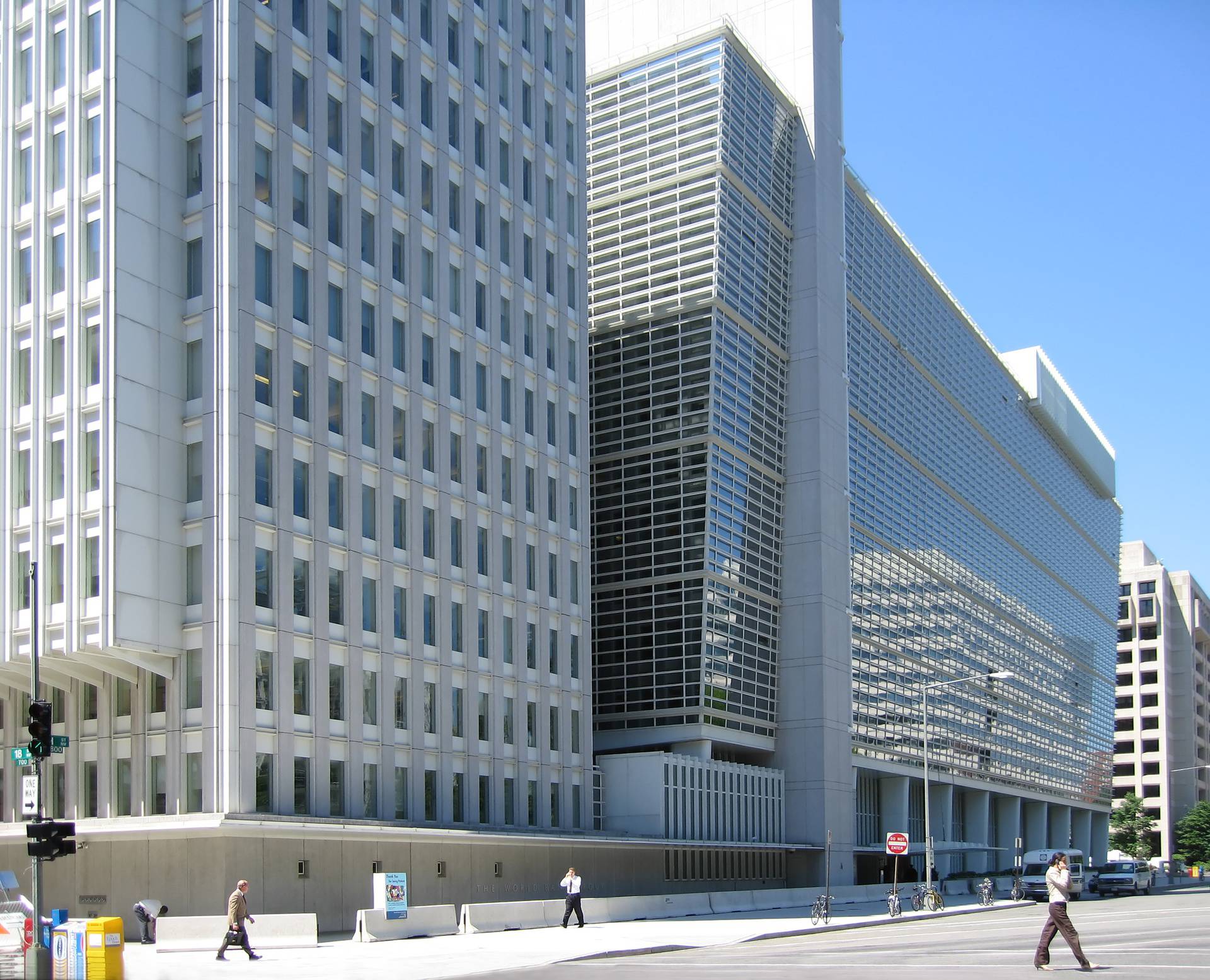 storyeditor/2023-12-26/World_Bank_building_at_Washington.jpg