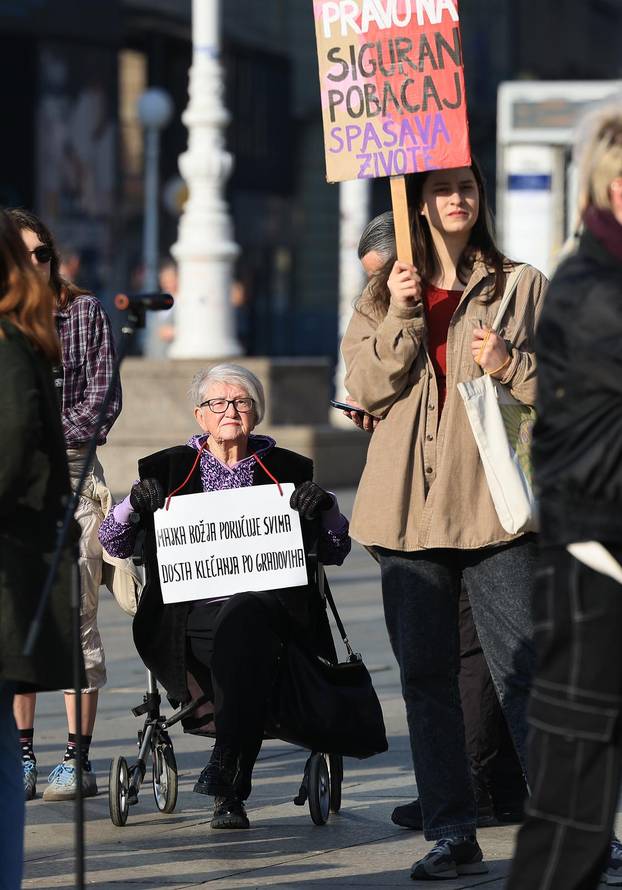 Zagreb: Muška molitva i popratni prosvjed na glavnom gradskom trgu