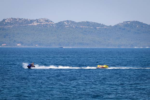Zadar: Velik brok kupača na zadarskim plažama