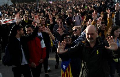 Prosvjednici su blokirali ceste zbog Puigdemontova uhićenja