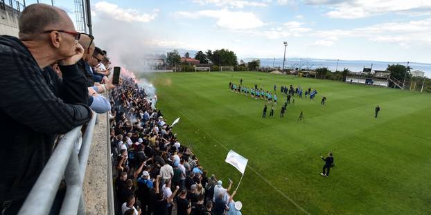FOTO Navijačko ludilo u Rijeci! Navijači u velikom broju stigli na trening uoči dana odluke