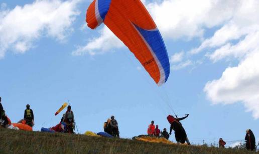 Nesreća na uzletištu: U Istri se teško ozlijedio paraglajder (36)