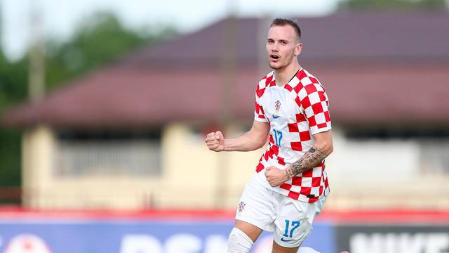 U Sesvetama odigrana nogometna utakmica U-21, Hrvatska - Švedska