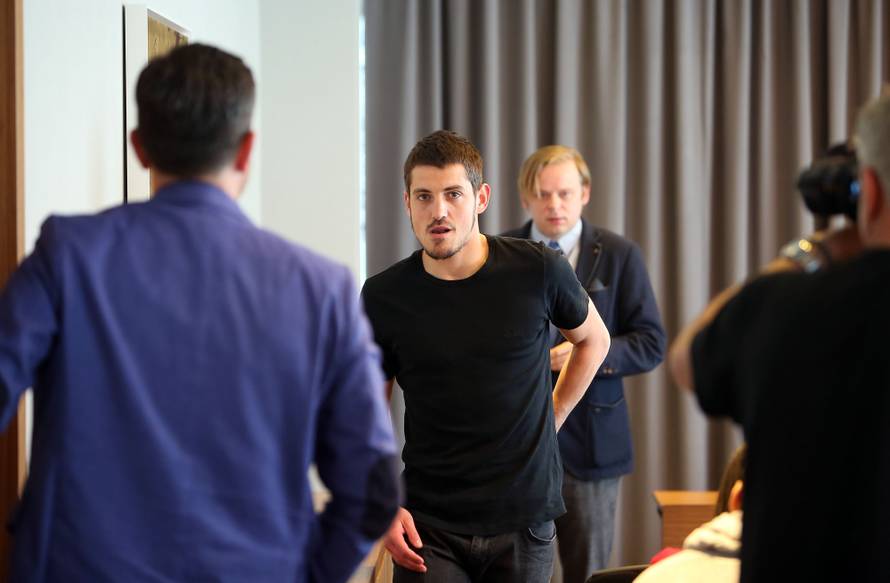 Ademijevo obraćanje u suzama: Ne osjećam se kao pobjednik...