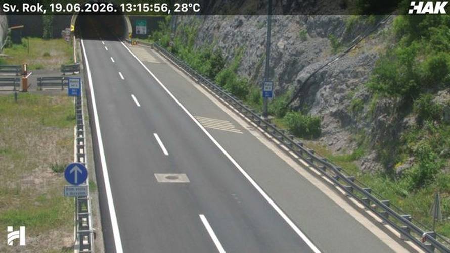 FOTO Skratili petak i požurili na produženi vikend: Ogromna gužva kod Lučkog prema moru