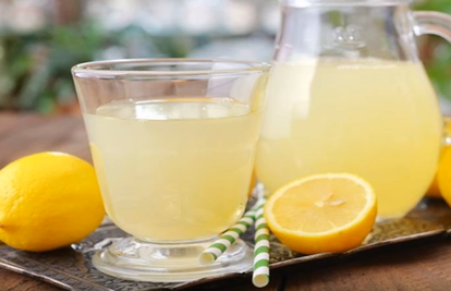 Čaša vode s limunom natašte čisti organizam od svih otrova