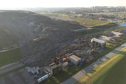 Zagreb: Pogled iz zraka na odron u kojem su ozlijeđena tri radnika na odlagalštu otpada Jakuševec