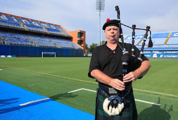 Zagreb: Udruga Tartan Army Croatia uručila je Scottu McKenni plaketu za doživotno članstvo u udruzi