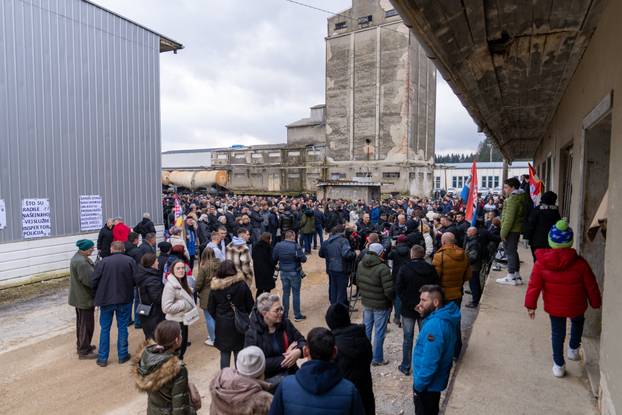 U Gospiću održan prosvjed radi odlaganja opasnog otpada 