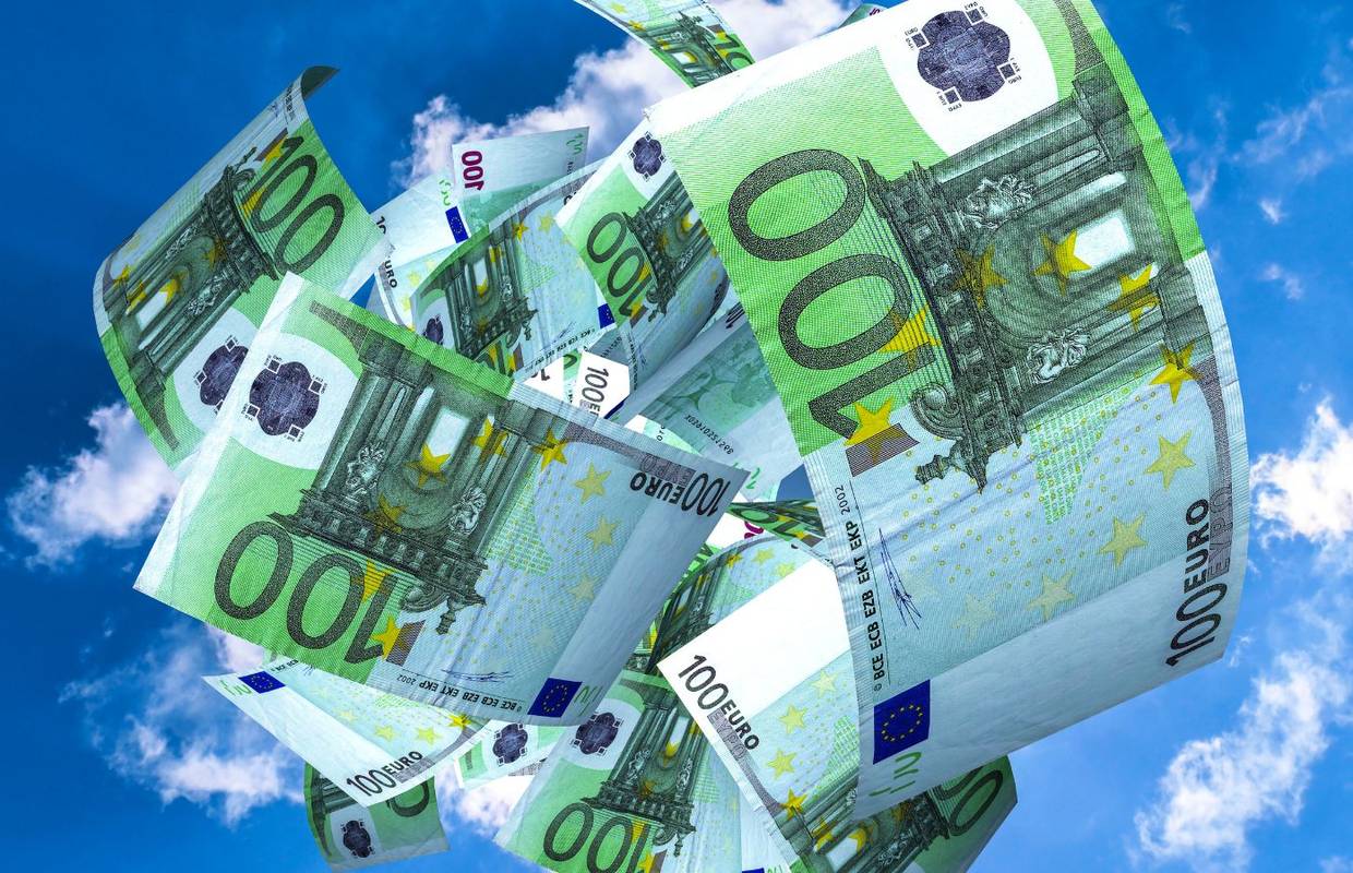 Kako uzeti novac od države: Sve o poticajima, nagrade za djecu i bebe, subvencije, osiguranja...