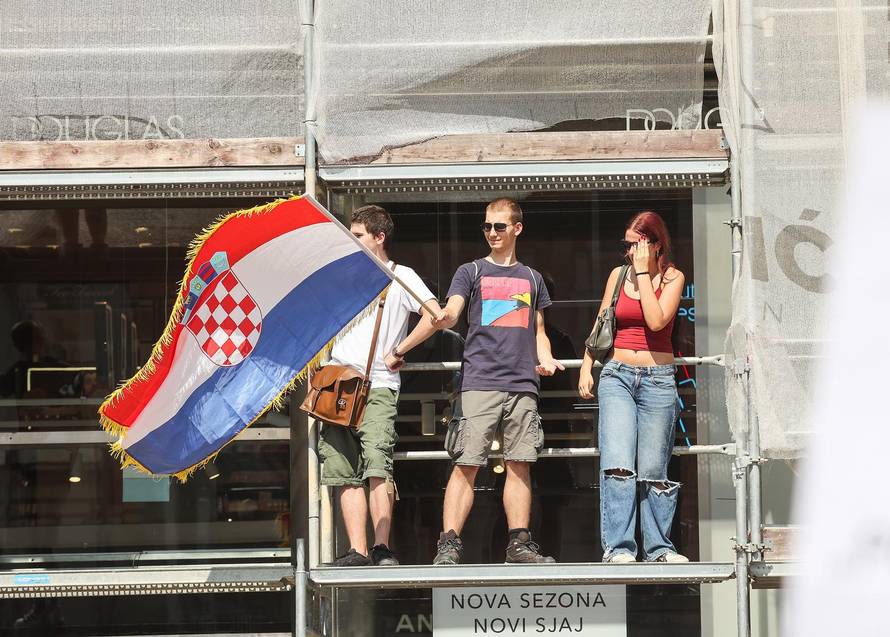 Tisuće prosvjednika preplavile središte Zagreba zbog otpada u Lici