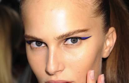 Ultimativni ljetni trend: Plavi eyeliner dobro pristaje svima