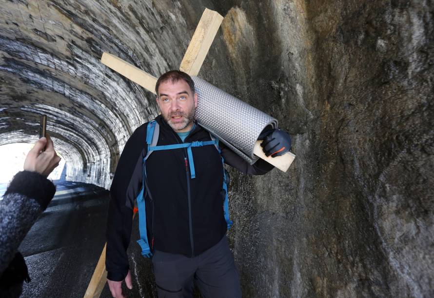 'Ako nemamo za djecu, onda ne možemo ni kupovati avione'