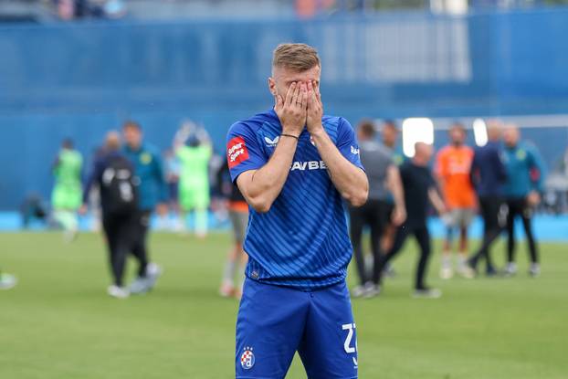 Zagreb: Igrači GNK Dinamo u suzama se oprostili od navijača