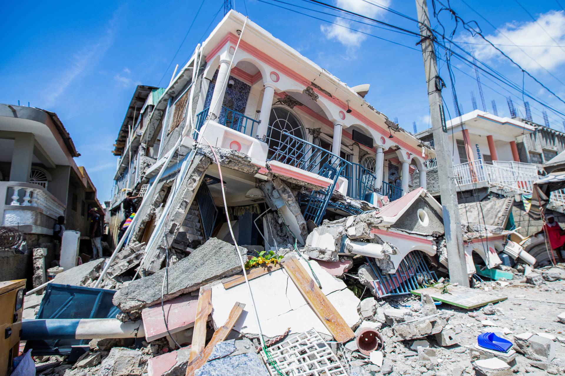 FILE PHOTO: Hundreds killed in magnitude 7.2 quake in Haiti