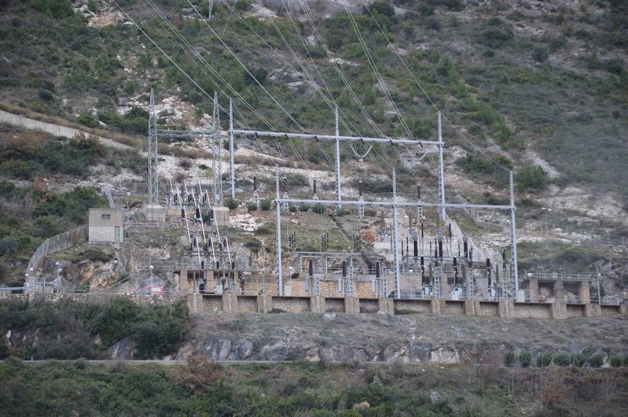 Tijelo drugog radnika našli na obali, traga se za još jednim