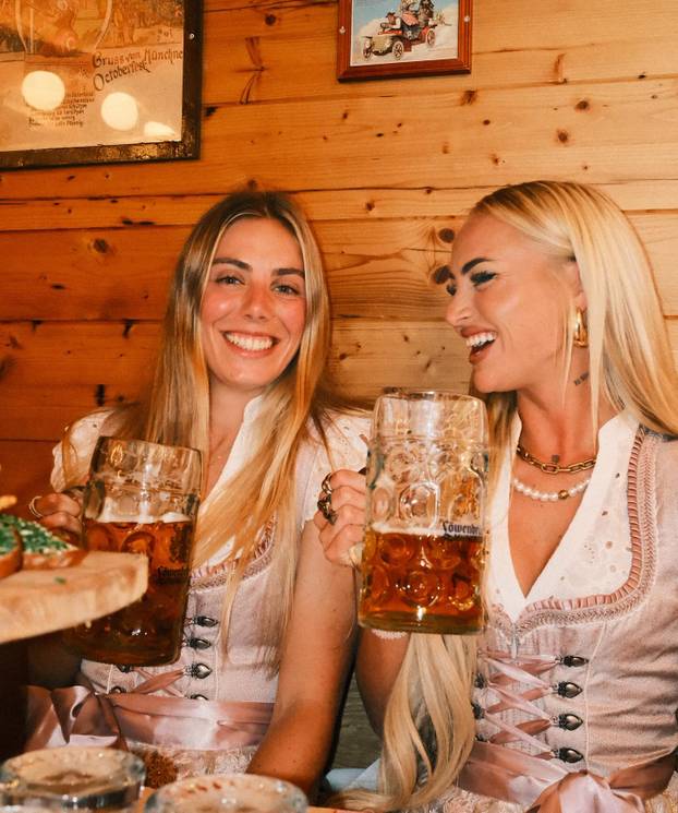 FOTO Alisha Lehmann 'zapalila' Oktoberfest; jedan detalj sve je otkrio o ljubavnom statusu...