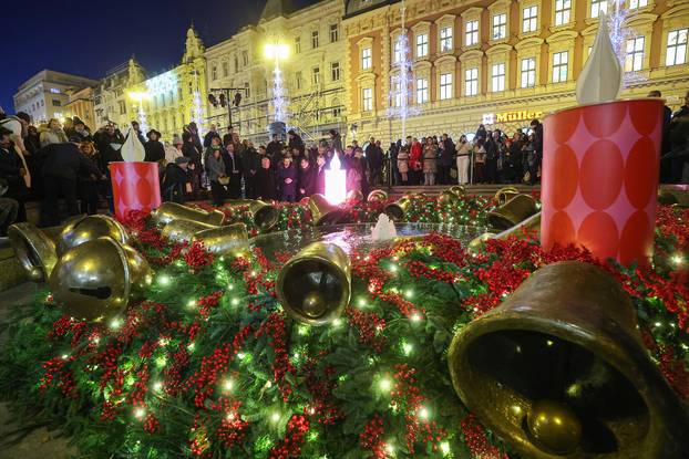 Zagreb: Paljenje prve adventske svijeće