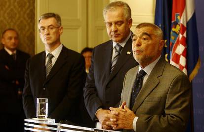 Stipe Mesić: Ministri nisu upleteni u skandal u HFP