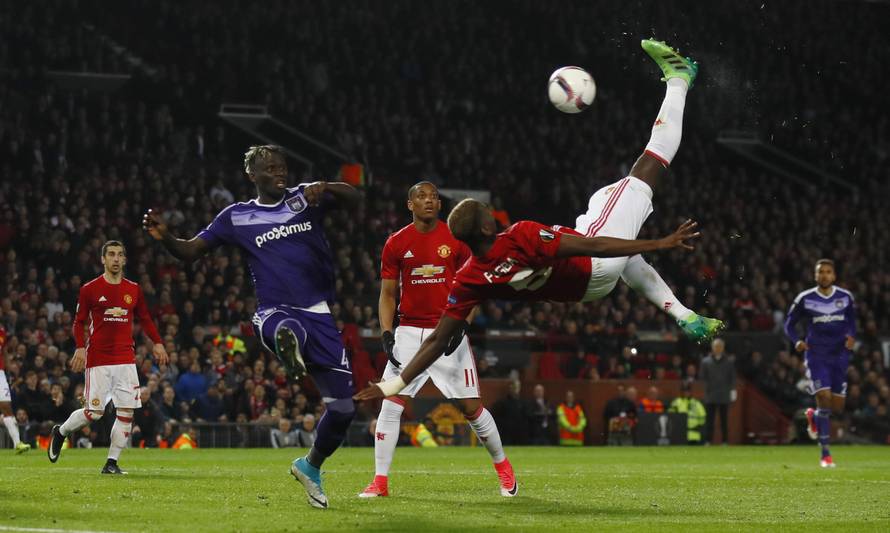 Manchester United's Paul Pogba attempts an overhead kick