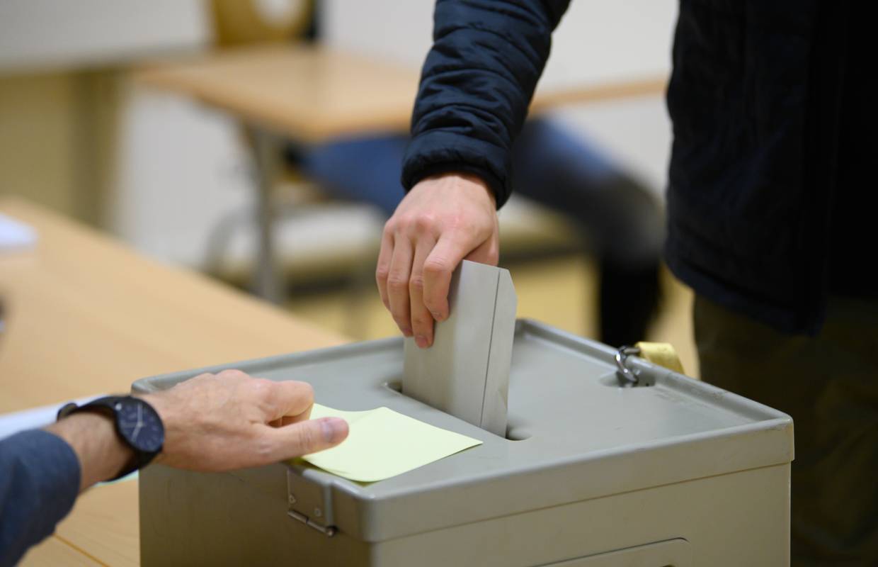 Švicarci na referendumu glasaju o Lex Netflixu i jačanju Frontexa