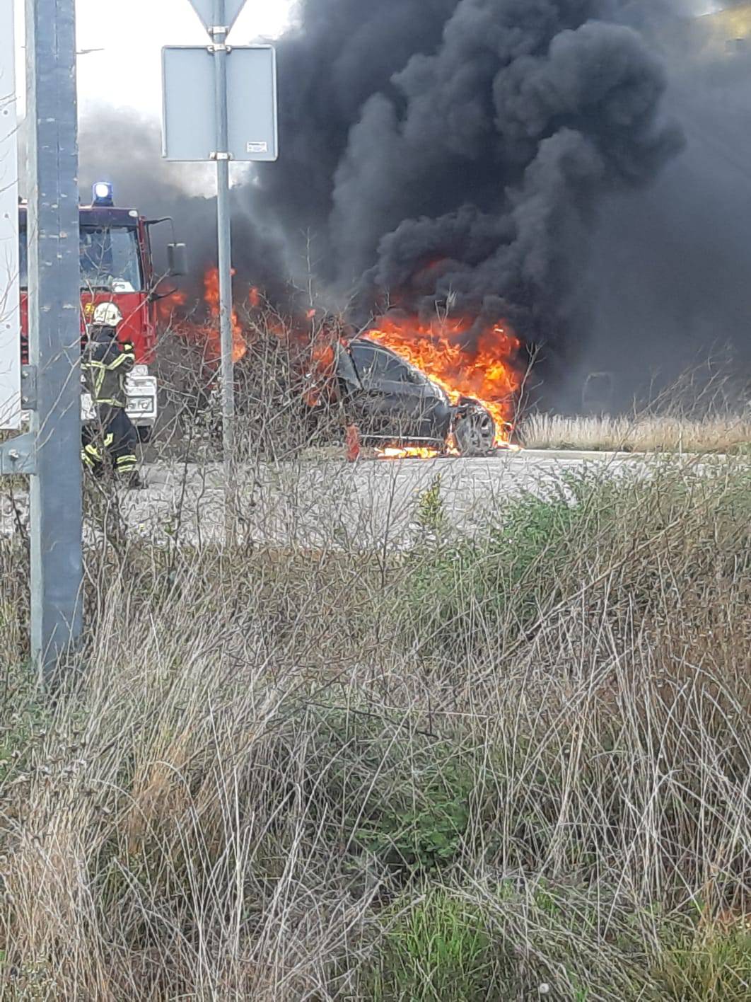 U Puli izgorio skupocjeni BMW zbog kvara na instalacijama