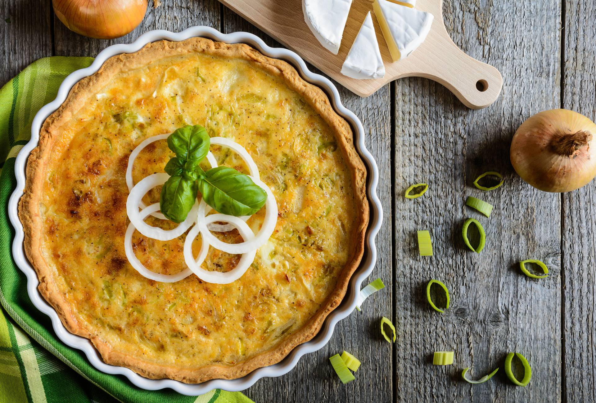 Recepti za ukusne francuske pite quiche: Ubacite povrće, sir, suhomesnate proizvode...