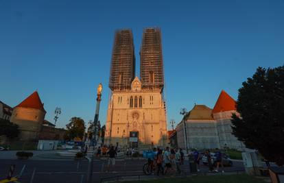 Zapela obnova Zagrebačke katedrale; Stručnjaci: 'Mi ne možemo do tog kamena!'