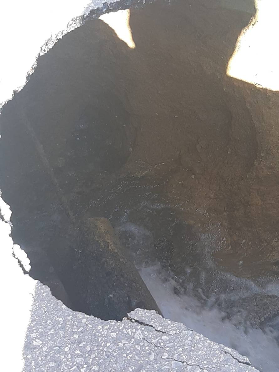 Video: Propao je dio ulice u Maksimiru, policija sve ogradila