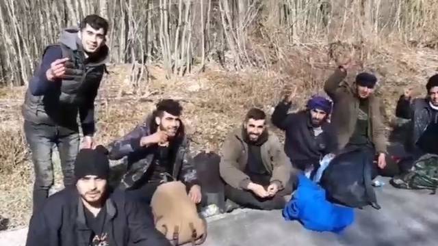 Policajci nagovorili migrante da uzvikuju 'Dinamo' pa ih snimali