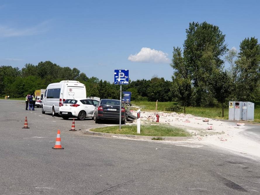 'Taman su izašli iz busa kad je naletio kamion. Bilo je strašno'