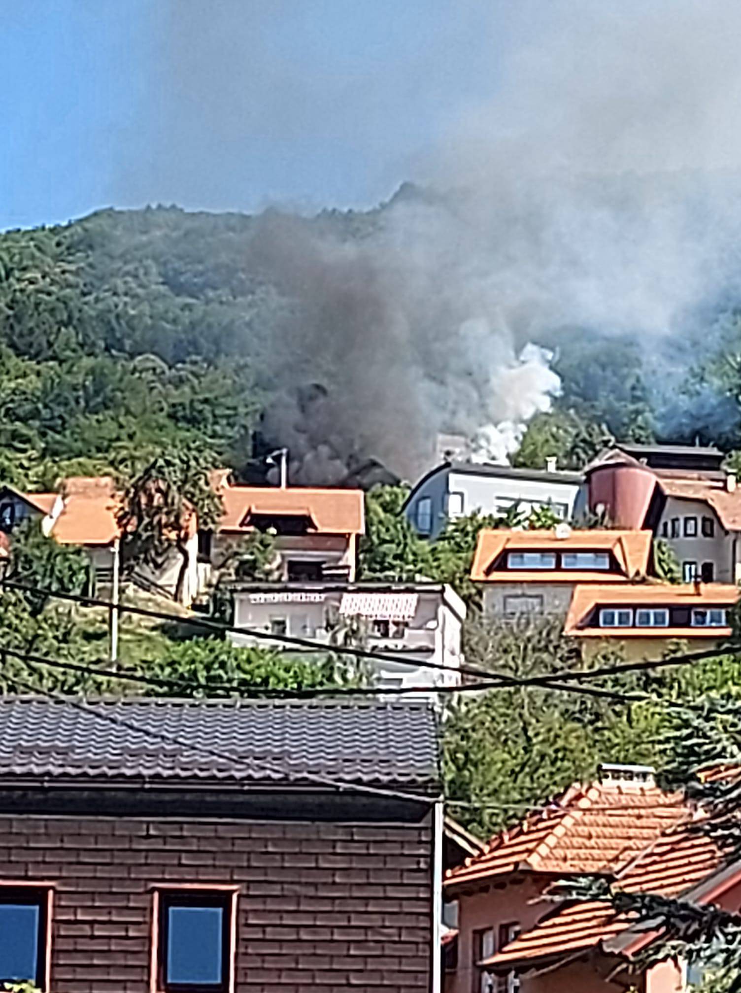 Šokantna snimka: Zagrebački vatrogasac snimio je trenutak eksplozije na 2 metra od njega