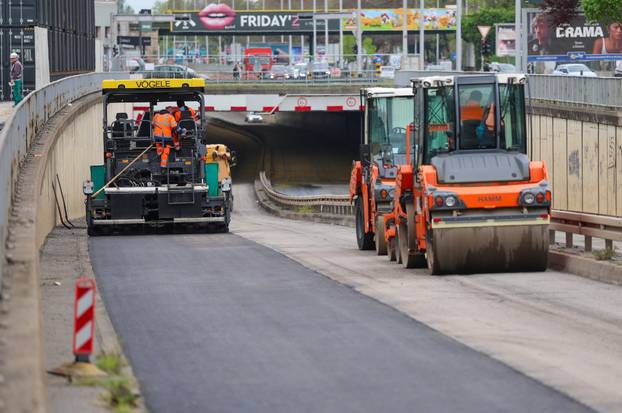 Zagreb: Počelo asfaltiranje podvožnjaka pored Vjesnikovog nebodara