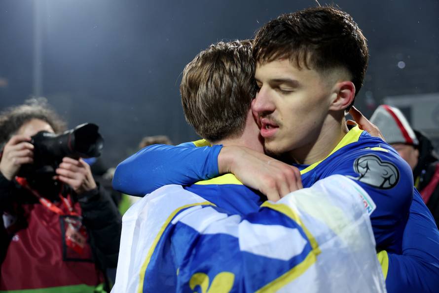 Zenica: Slavlje igrača Bosne i Hercegovine nakon što su svladali Italiju jedanaestercima